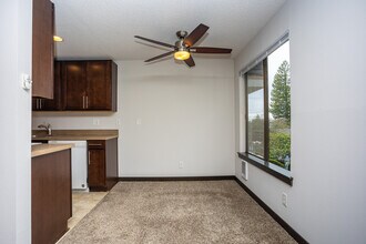 Normandy Duke Apartments in Normandy Park, WA - Building Photo - Building Photo