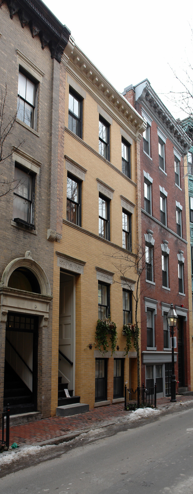 102 Myrtle St in Boston, MA - Building Photo - Building Photo