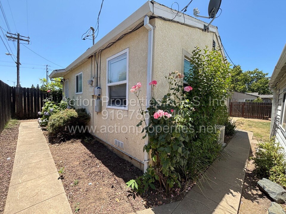 227 Donner Ave in Roseville, CA - Building Photo
