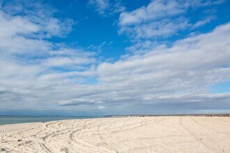 80 Towd Point Rd in Southampton, NY - Building Photo - Building Photo