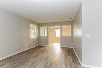 195 S Summit Ridge Dr SW in Pataskala, OH - Building Photo - Building Photo