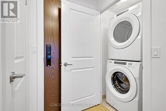 3240 William Coltson Ave in Oakville, ON - Building Photo - Building Photo