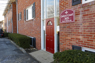 OXFORD COURT APARTMENTS -- 054 in Coraopolis, PA - Building Photo - Building Photo