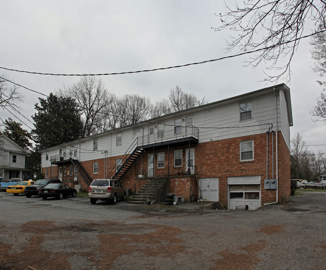 Fleetwood Manor Apartments in Greensboro, NC - Building Photo - Building Photo