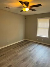 6716 S Lincoln Dr in Hitchcock, TX - Building Photo - Building Photo