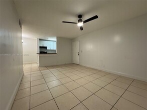 10717 Cleary Blvd in Plantation, FL - Foto de edificio - Building Photo