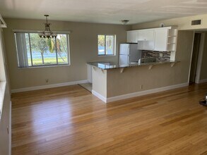 2020 Lake Osborne Dr in Lake Worth Beach, FL - Building Photo - Building Photo