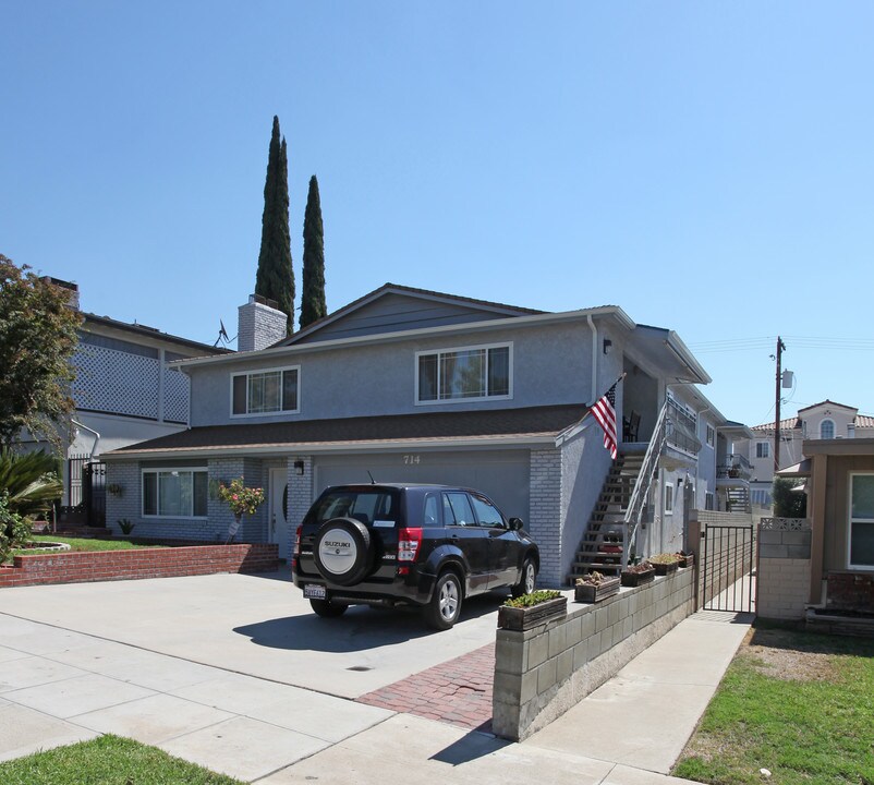 714 E Orange Grove Ave in Burbank, CA - Building Photo