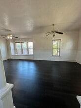 323 W Myrtle St in Hanford, CA - Building Photo - Building Photo