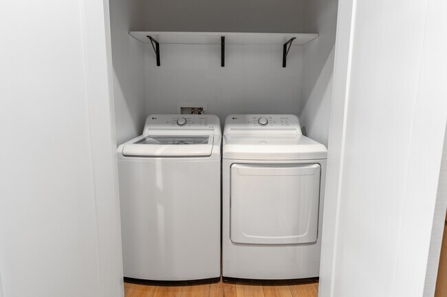 Adams Street Center in Peoria, IL - Foto de edificio - Building Photo