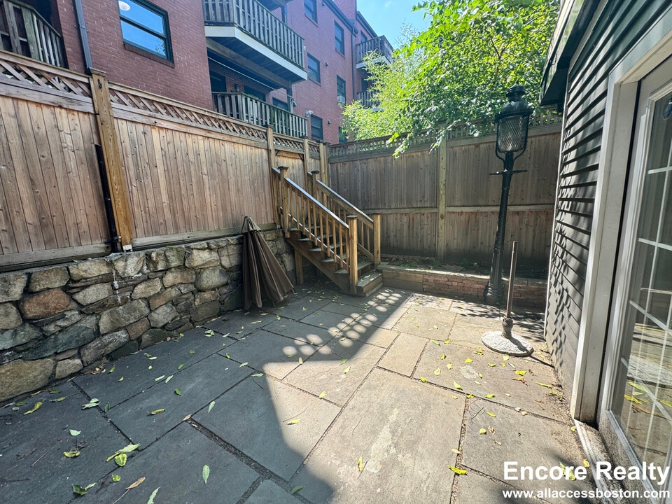 26 Fayette St, Unit B in Boston, MA - Building Photo