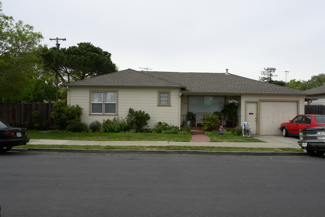 760 Cleveland St SE in Redwood City, CA - Building Photo