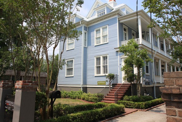 82 Rutledge Ave, Unit Apt C in Charleston, SC - Foto de edificio