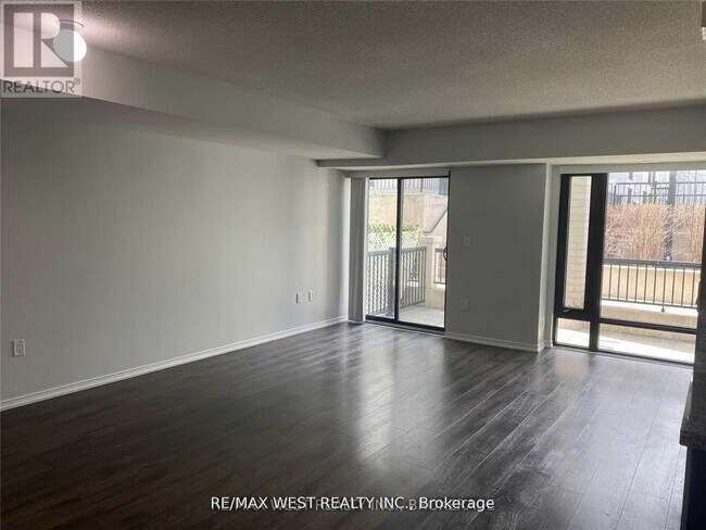 130 Widdicombe Hill Blvd in Toronto, ON - Building Photo - Building Photo