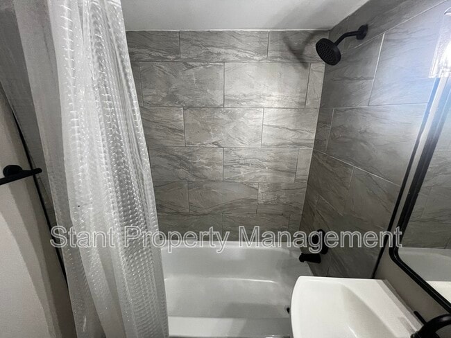 20 W Park St in Westerville, OH - Building Photo - Building Photo