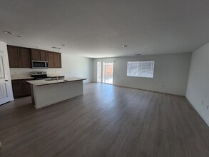 7308 Erskineville Drive-Unit -7308 Erskineville Unit A in Bakersfield, CA - Building Photo - Building Photo