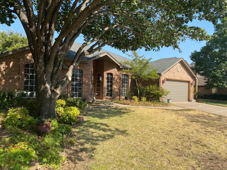 723 Carmel Dr in Keller, TX - Building Photo