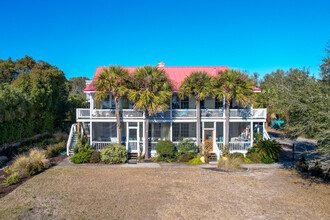 1121 Middle St in Sullivans Island, SC - Building Photo - Building Photo