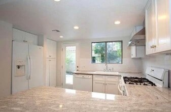 394 Tava Ln in Palm Desert, CA - Building Photo - Building Photo