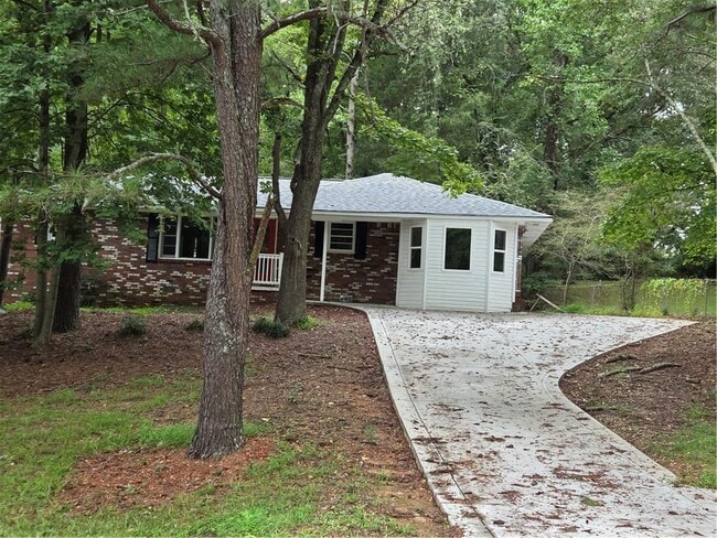 property at 1001 Green Valley Rd SW