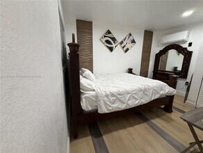 301 NE 172nd St in North Miami Beach, FL - Building Photo - Building Photo