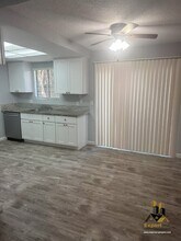 6420 Denton Way in Citrus Heights, CA - Foto de edificio - Building Photo