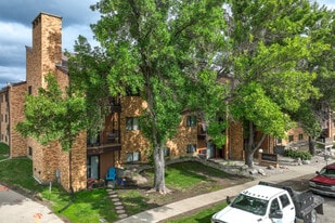 Westwood Park in Bismarck, ND - Building Photo