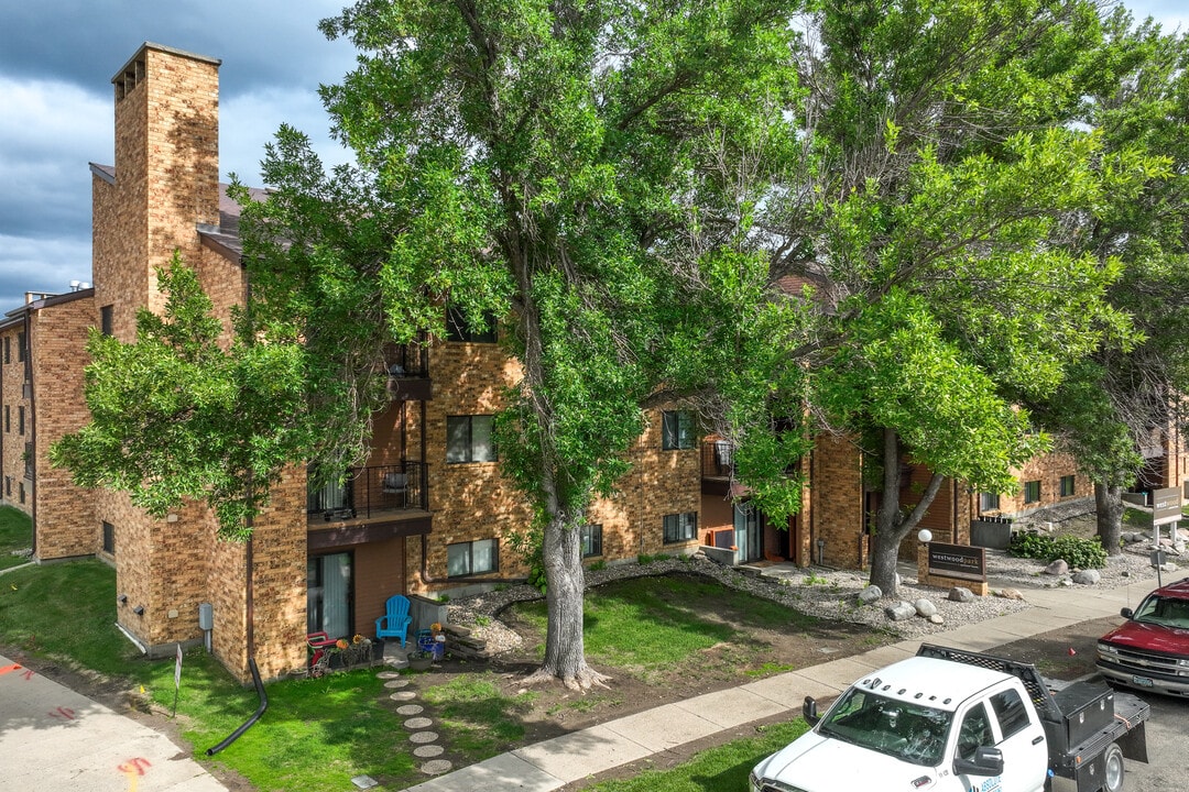 Westwood Park in Bismarck, ND - Foto de edificio