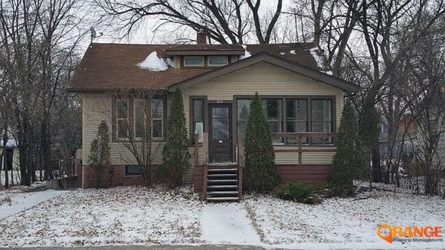 property at 915 College St N