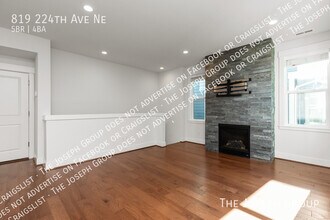 819 224th Ave NE in Sammamish, WA - Building Photo - Building Photo