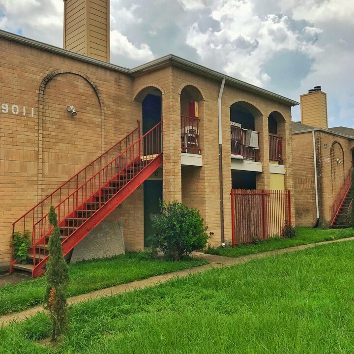 Antoine Estates in Houston, TX - Foto de edificio