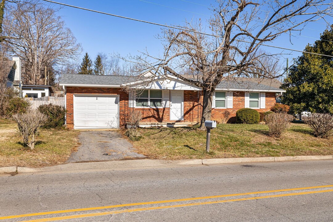 88 Shiloh Rd in Asheville, NC - Building Photo