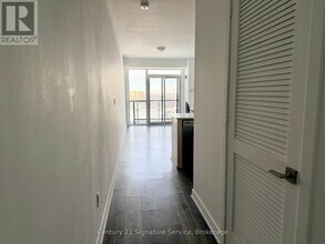 4633 Glen Erin Dr in Mississauga, ON - Building Photo - Building Photo