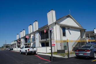 Star Villa Ana in Houston, TX - Foto de edificio - Building Photo