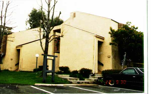 Canyon Rim Villas (por) in Anaheim, CA - Foto de edificio