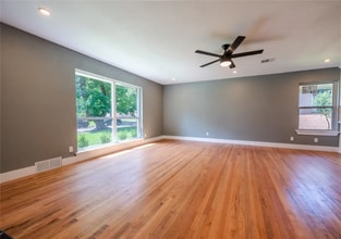 11027 Genetta Dr in Dallas, TX - Foto de edificio - Building Photo