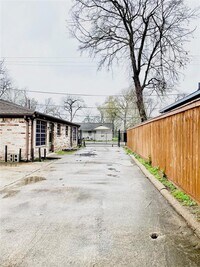 7810 Peachtree St - 8