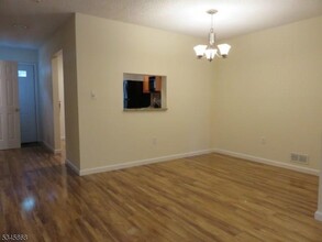 64 Albury Way in North Brunswick, NJ - Building Photo - Building Photo