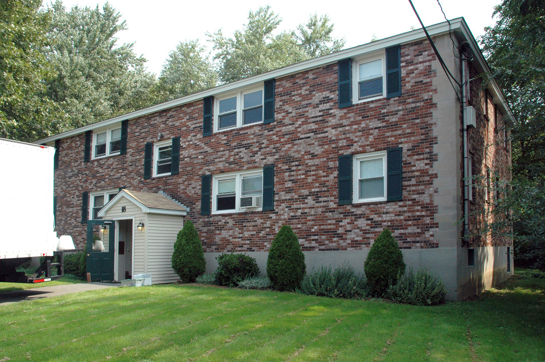 18 Perry St in Danvers, MA - Foto de edificio