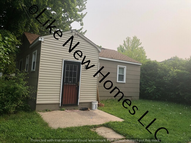 3702 Ivanhoe Ave in Flint, MI - Foto de edificio - Building Photo