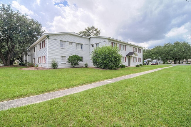 Sedgefield Apartments in Charleston, SC - Foto de edificio - Building Photo