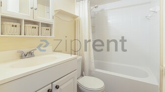 Unit in Orlando, FL - Building Photo