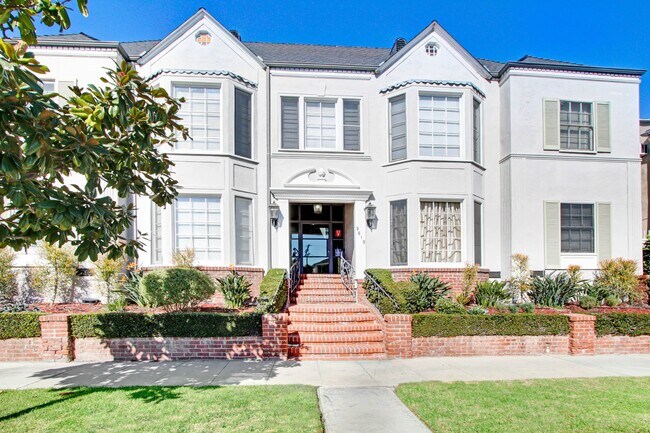 9619 W Olympic