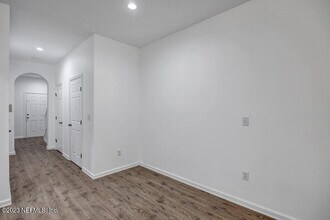5915 Pavilion Dr in Jacksonville, FL - Building Photo - Building Photo
