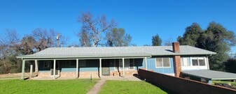 20522 Old 44 Dr in Redding, CA - Building Photo