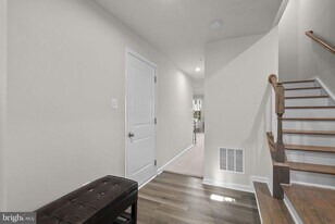 7911 Mine Run Rd in Hanover, MD - Building Photo