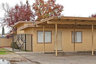 Clark Apartments in Fresno, CA - Foto de edificio - Building Photo