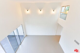 558 Rose Ave in Los Angeles, CA - Building Photo - Building Photo