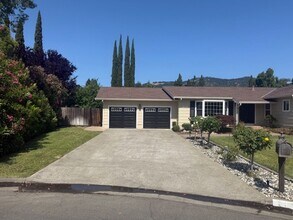 605 Cherry Ct in Fairfield, CA - Building Photo - Building Photo