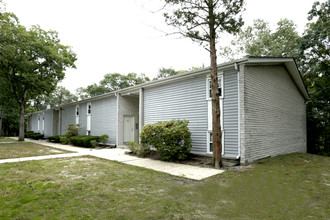 Silver Ridge Apartments in Toms River, NJ - Foto de edificio - Building Photo